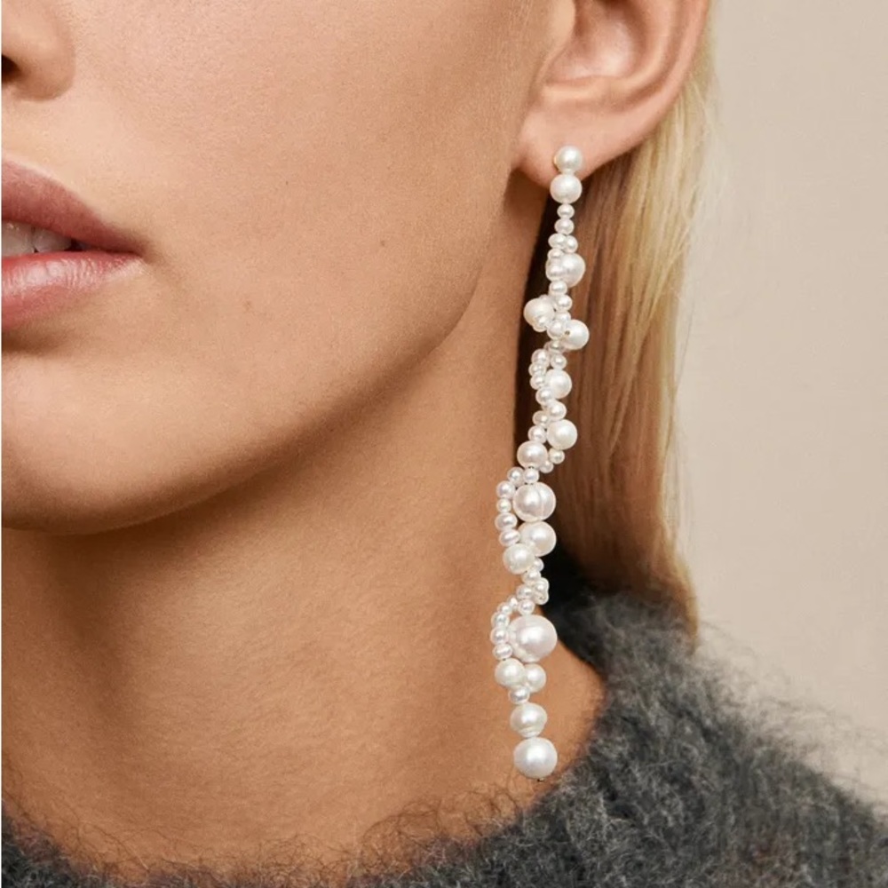 Running for the Hills Pearl Earrings